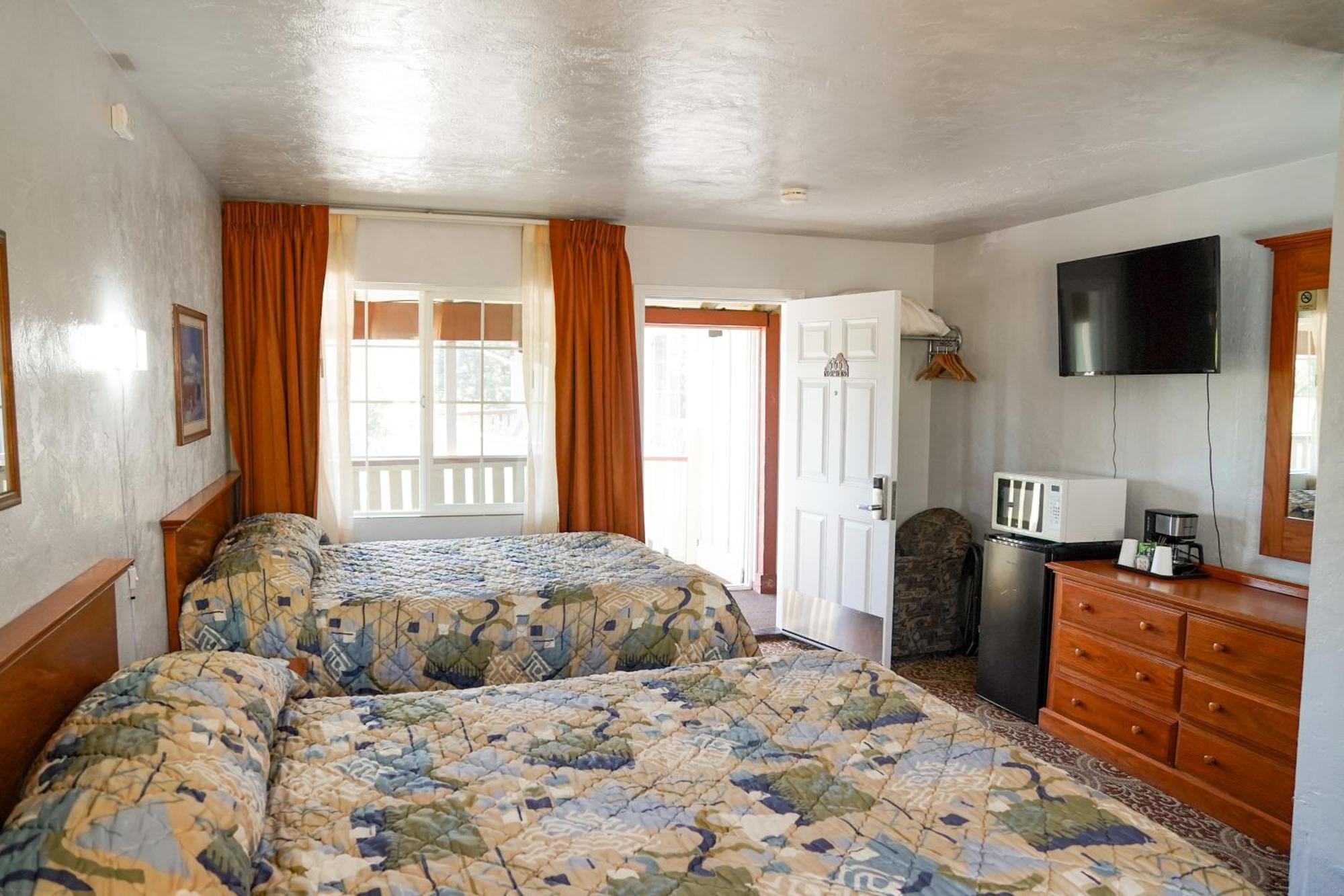 Swiss Holiday Lodge Mount Shasta Exterior foto