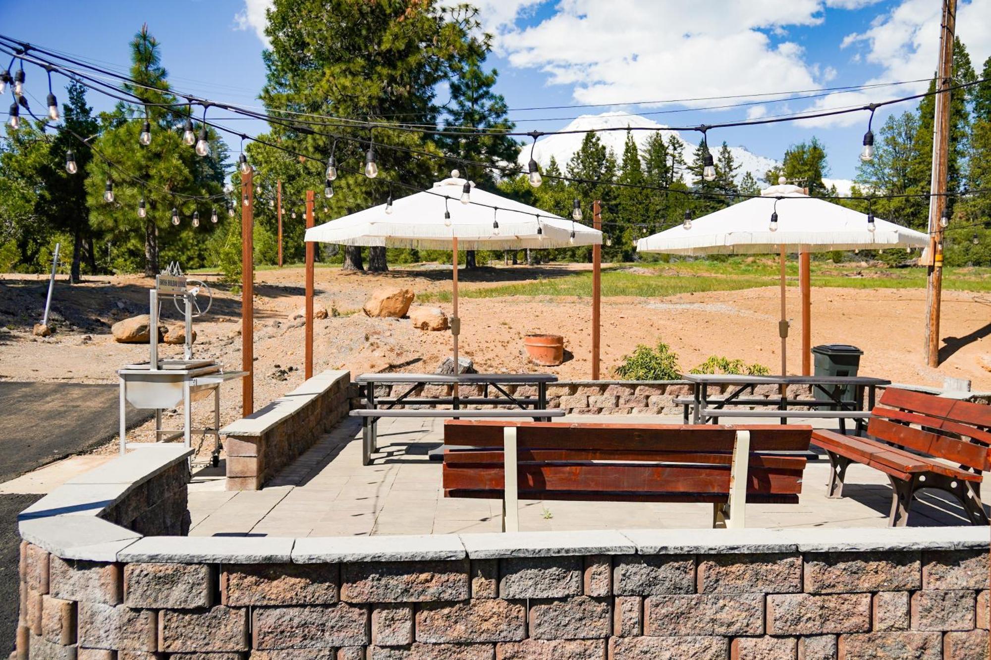 Swiss Holiday Lodge Mount Shasta Exterior foto